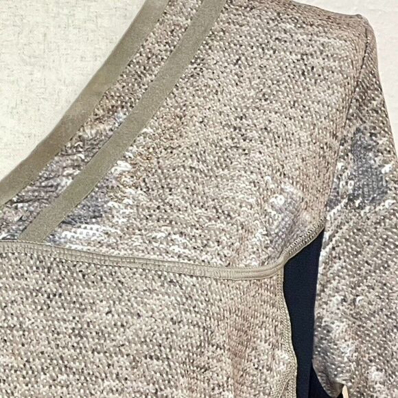 Bogner Sports Top Faux Sequence Print Size Large - Picture 2 of 13